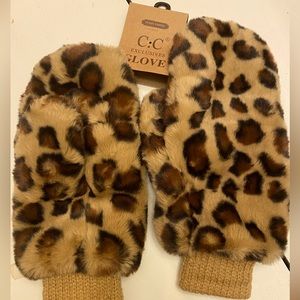 Leopard gloves